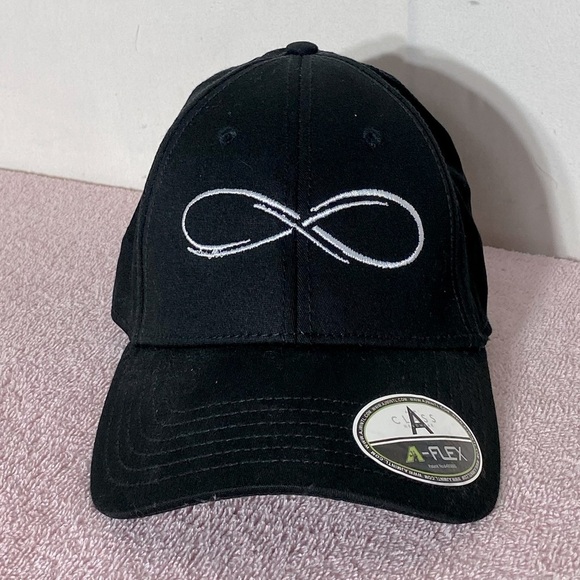 5/$25 Black Hat With Infinity Symbol Fort Chipewyan L/XL - Picture 8 of 8